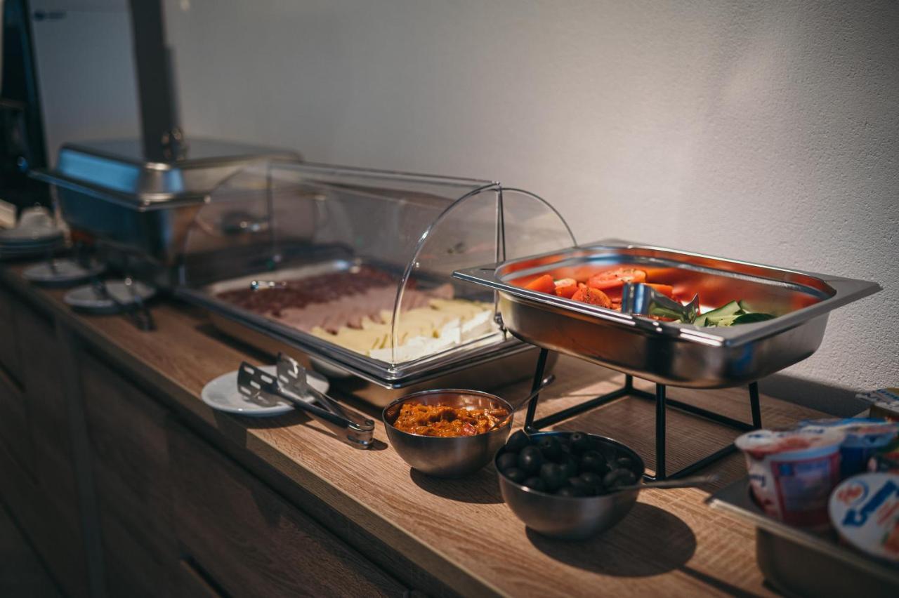 Nest Guesthouse Drobeta Turnu Severin Eksteriør billede